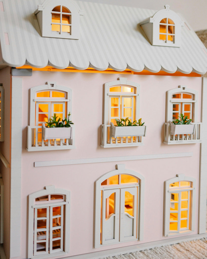 House of Nice · A Little House on The Riviera inside