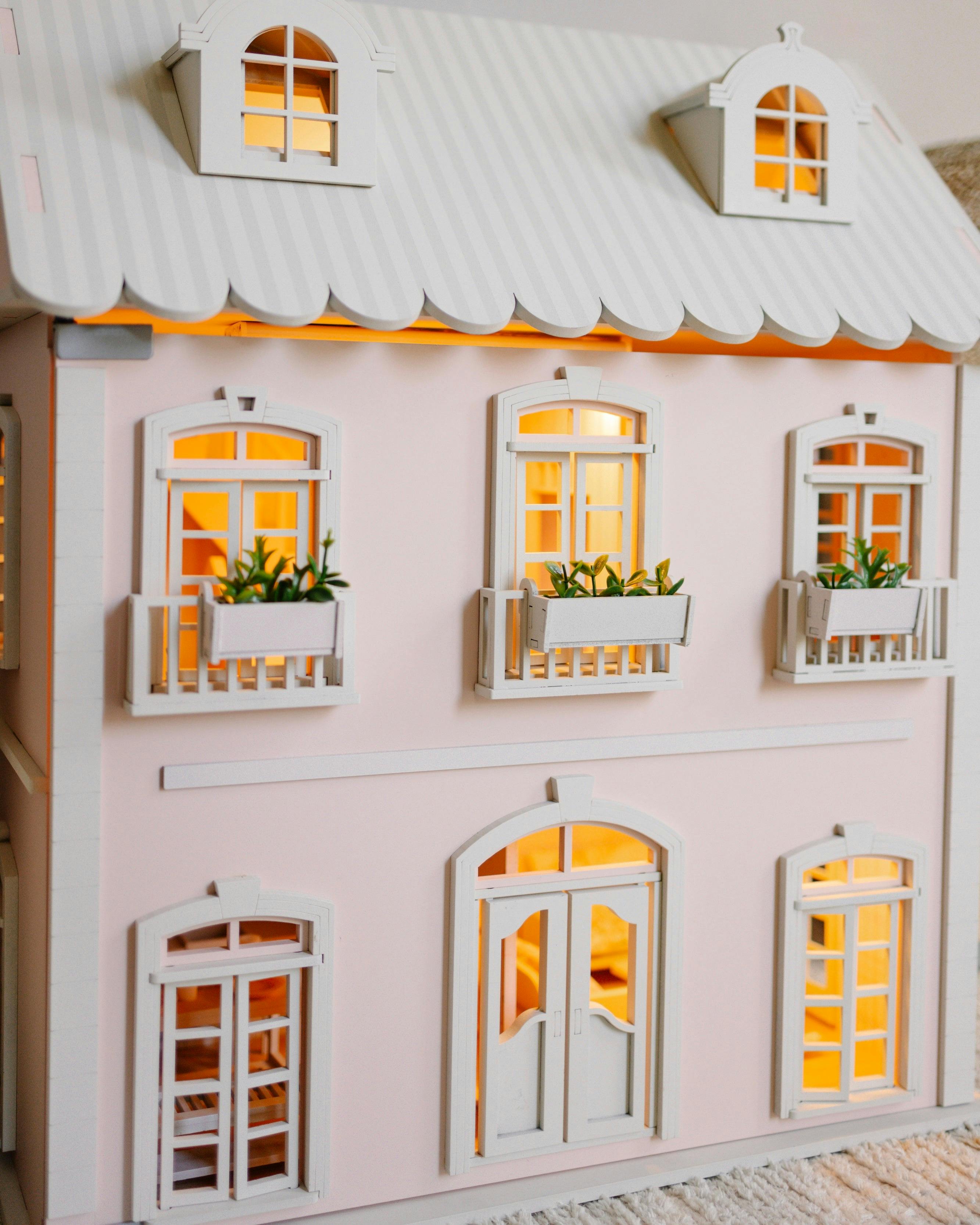 House of Nice · A Little House on The Riviera inside