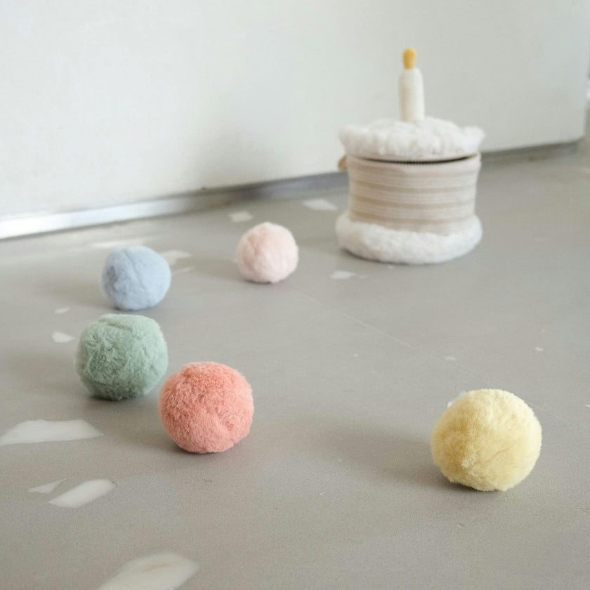 CAKE & TOSS CELEBRATION BIN