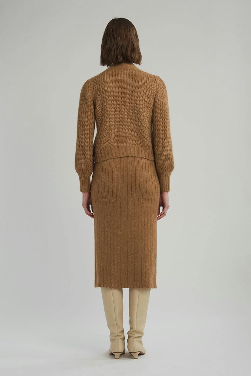 SARA CARDI | RICH CAMEL
