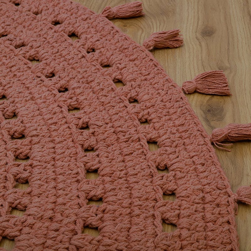 Nila Hand-Crocheted Tassel Round Rug
