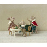 Gold Chair, Mouse