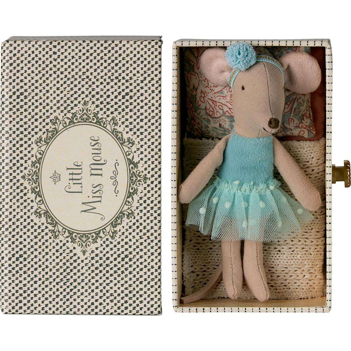 Dance mouse in daybed, Little sister