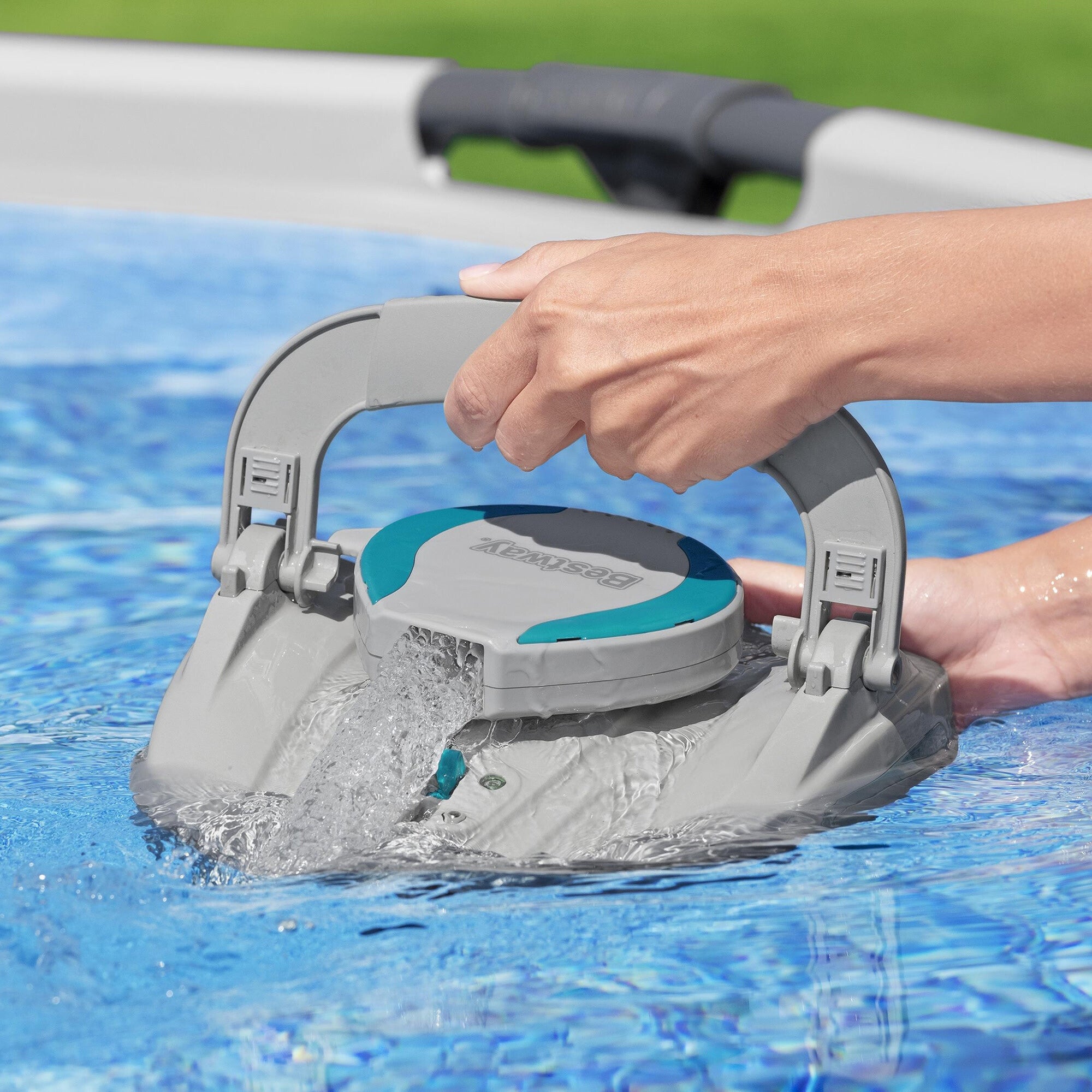 AquaTronix: G100 - Robotic Pool Vacuum