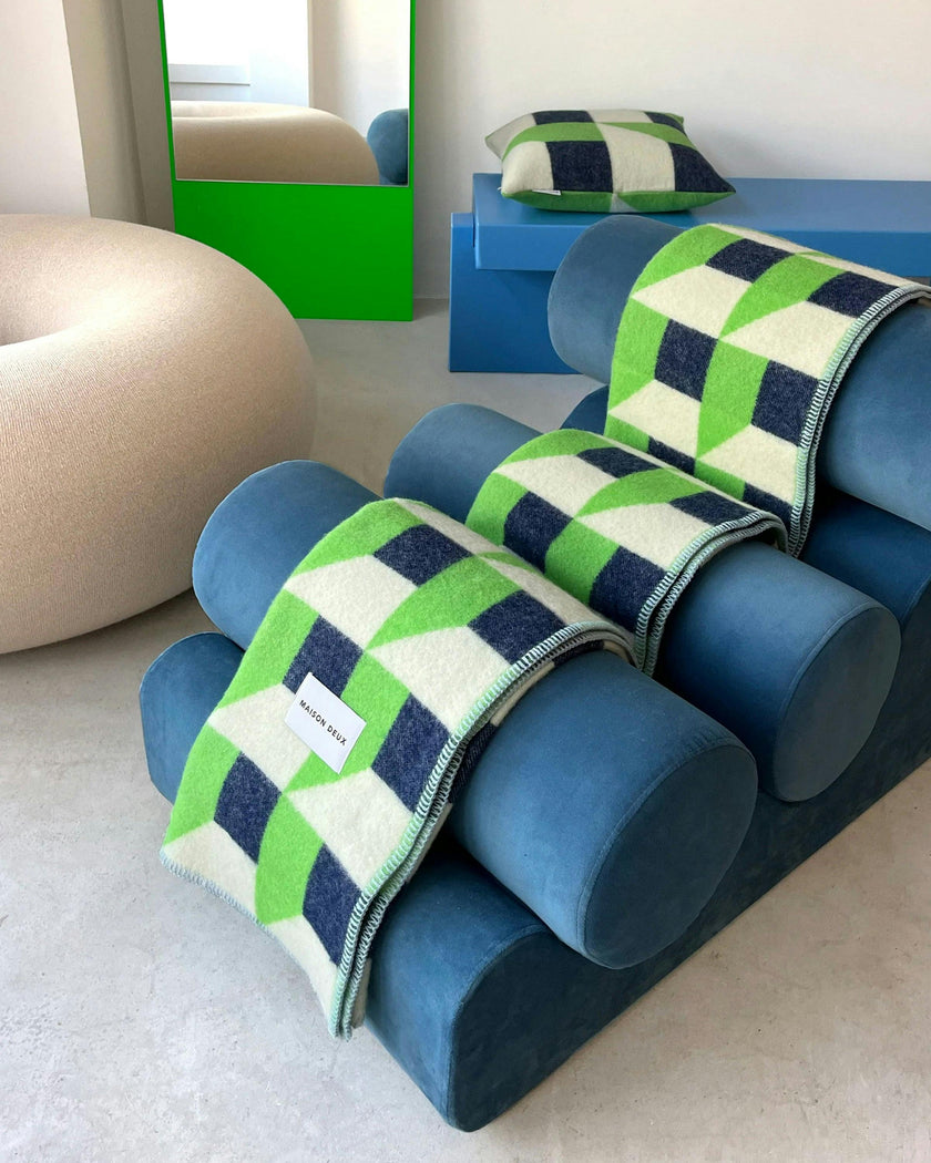 Blanket CUBICS Apple / Navy Print 4.25 x 6.5ft