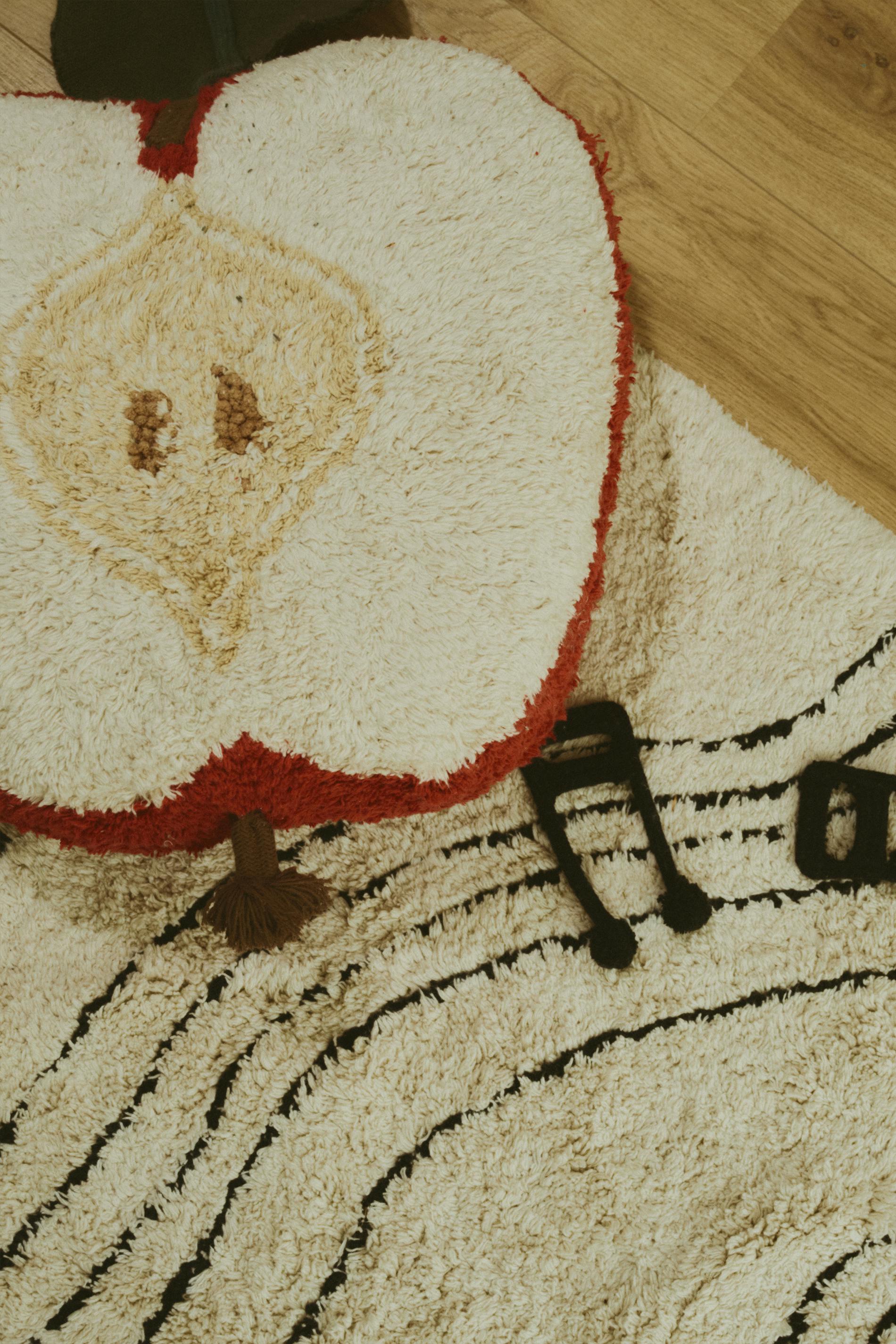 Floor Cushion Apple