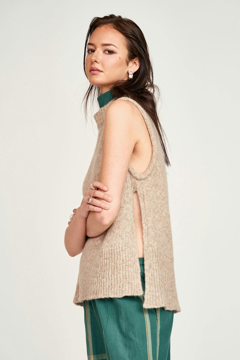 Aspen Open Side Vest in Camel
