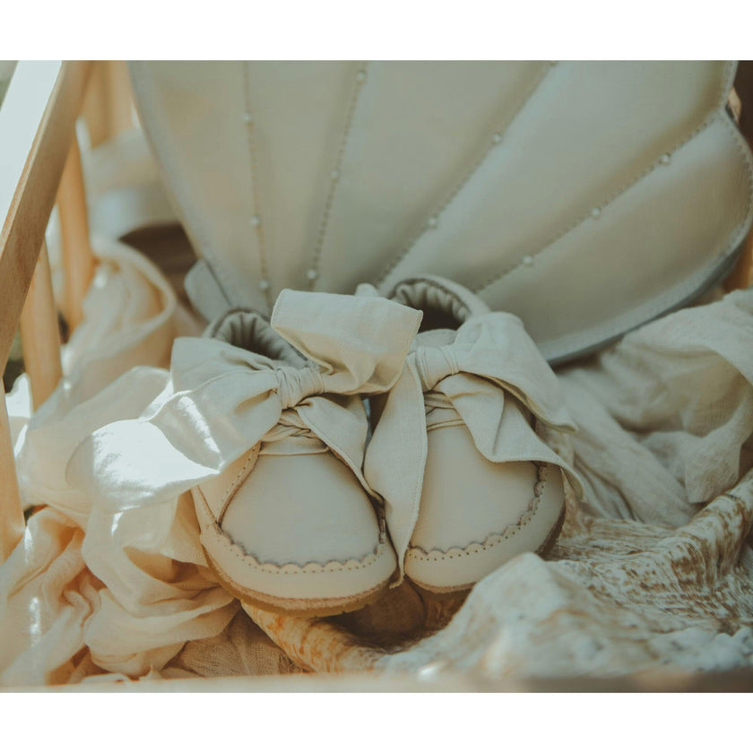 Lonny Chiffon Bow Small Wavy Edge Leather Shoes