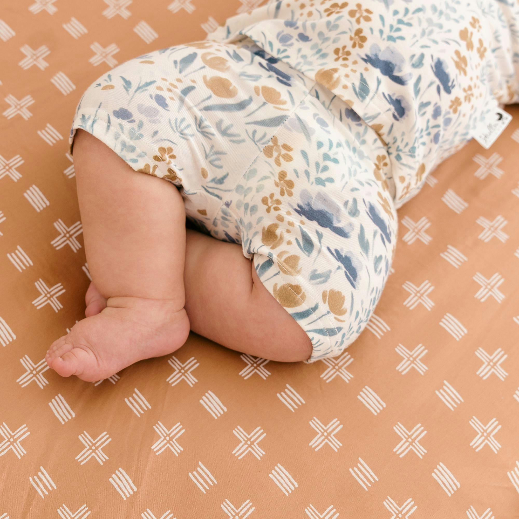 Kendi Copper Dash Cotton Fitted Crib Sheet