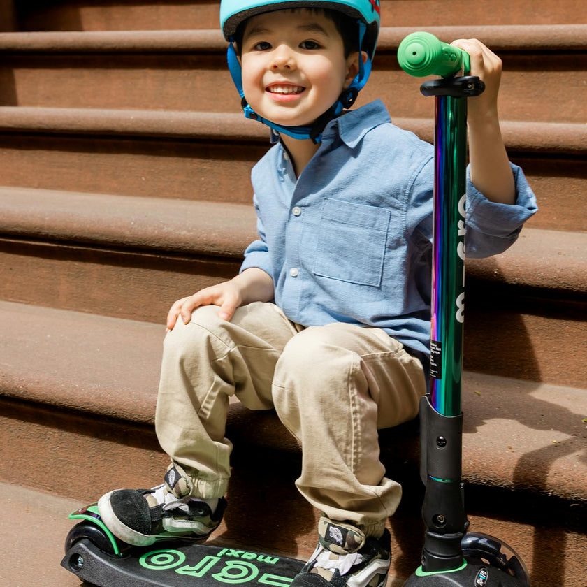 Micro Maxi Foldable LED Neochrome Scooter