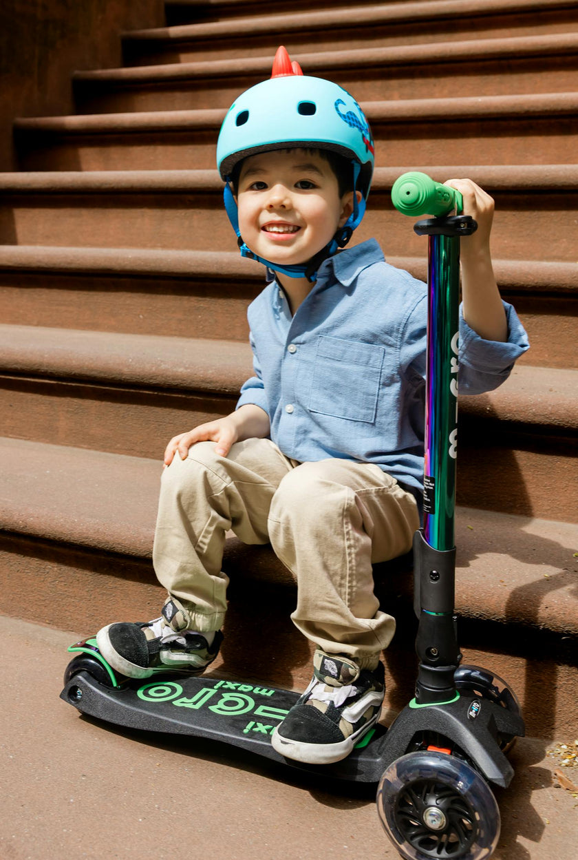 Micro Maxi Foldable LED Neochrome Scooter