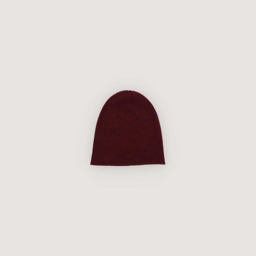 Agatha Woman Beanie Plum Fantasy_Sampling