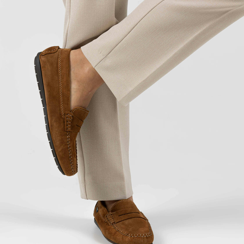 032 Walkers - camel suede