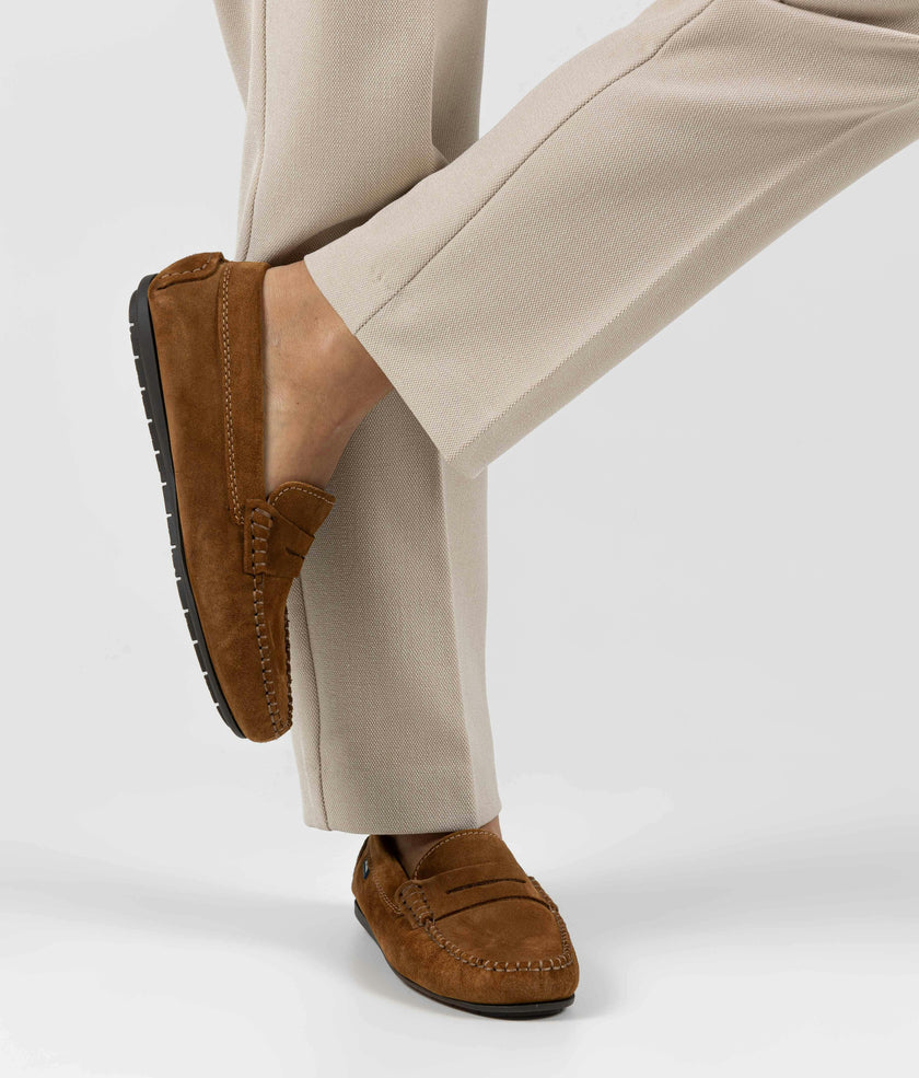 032 Walkers - camel suede
