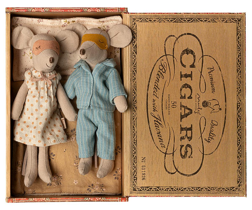Mum & Dad in cigarbox