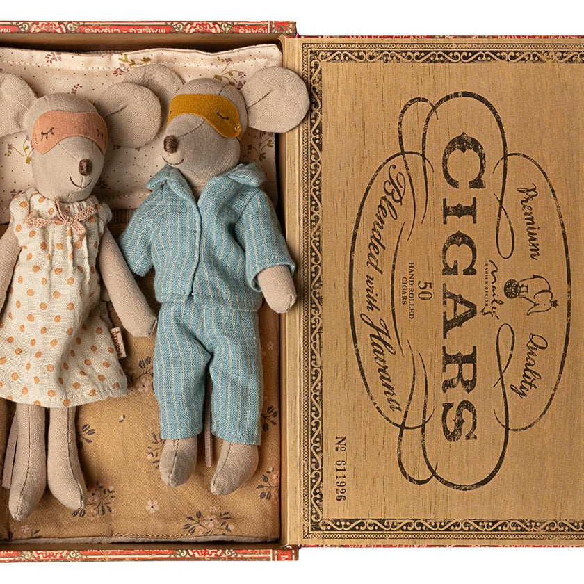 Mum & Dad in cigarbox