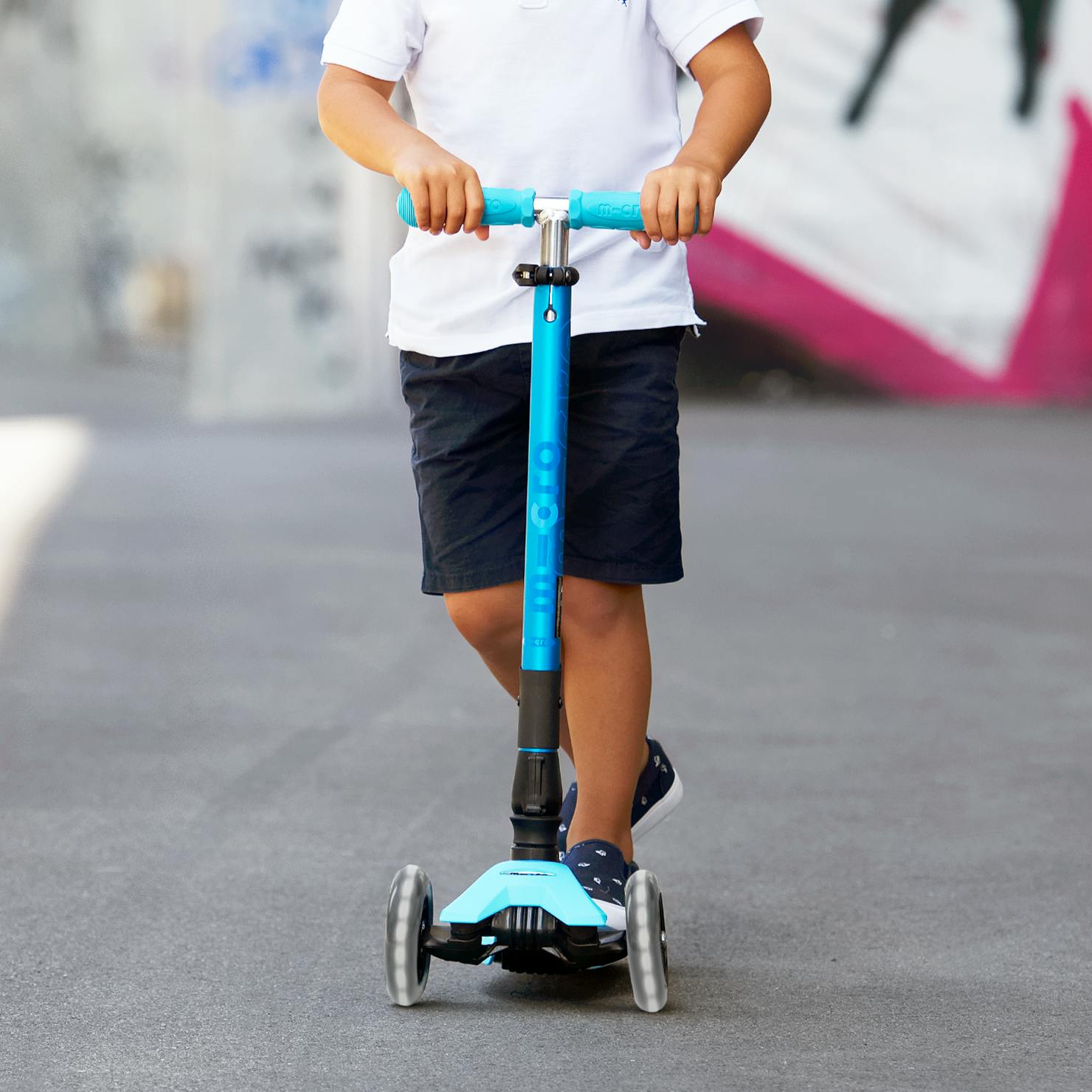 Micro Maxi Foldable LED Scooter