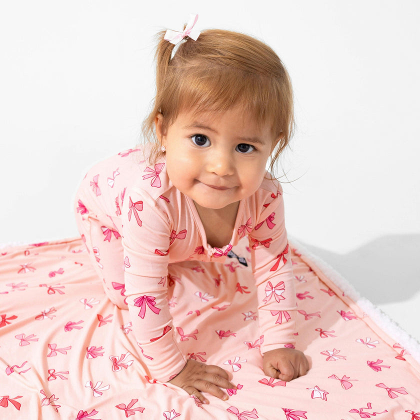 Take A Bow Bamboo Sherpa Blanket