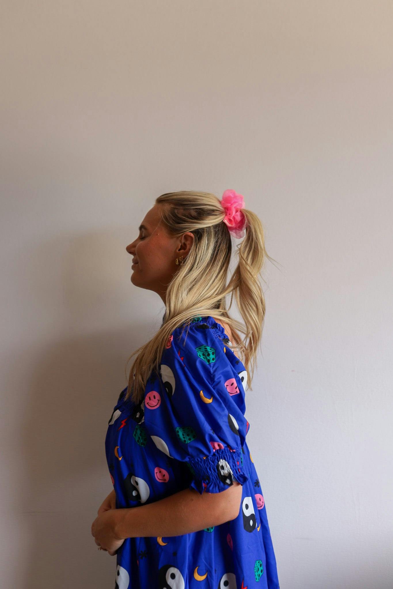 NEON MIDI ORGANZA SCRUNCHIE