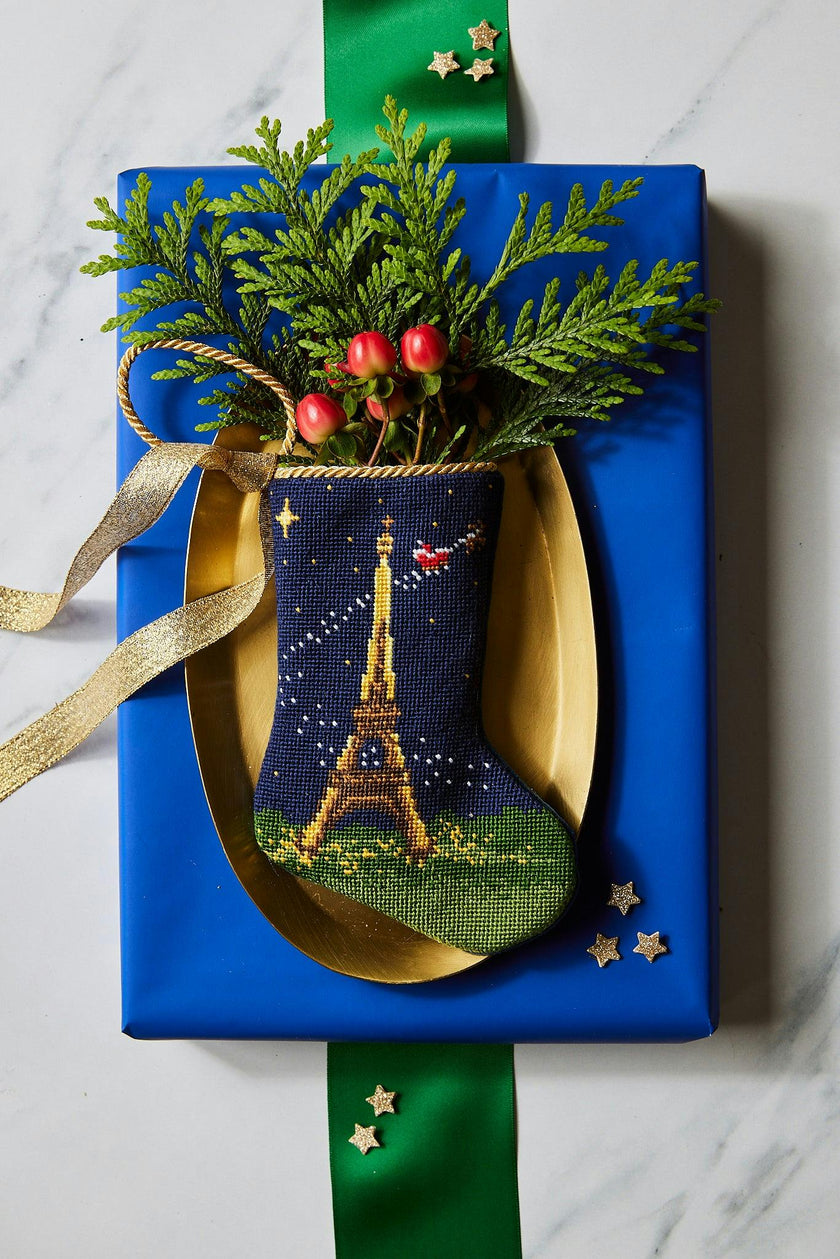 “Bonne Nuit” Santa in Paris