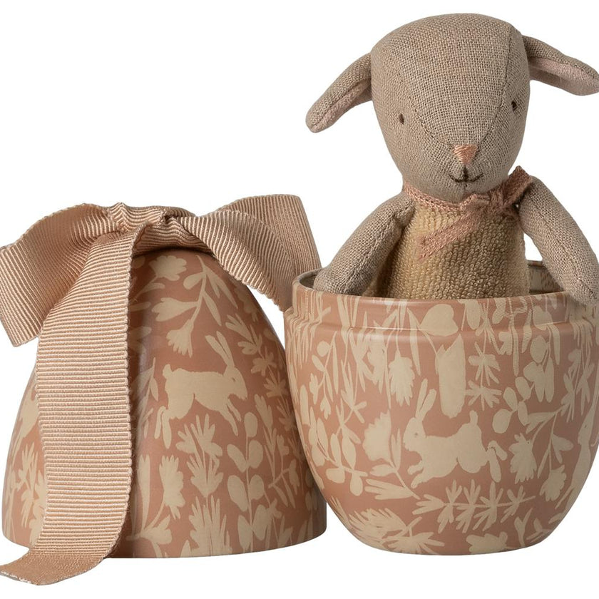 Easter egg with micro lamb, Small - Powder