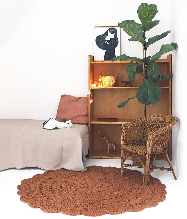 Alma Hand-Crocheted Scalloped Round Rug