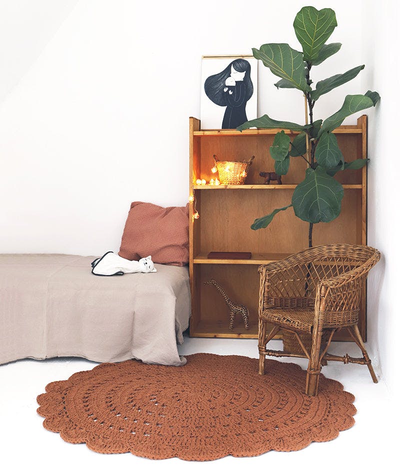 Alma Hand-Crocheted Scalloped Round Rug