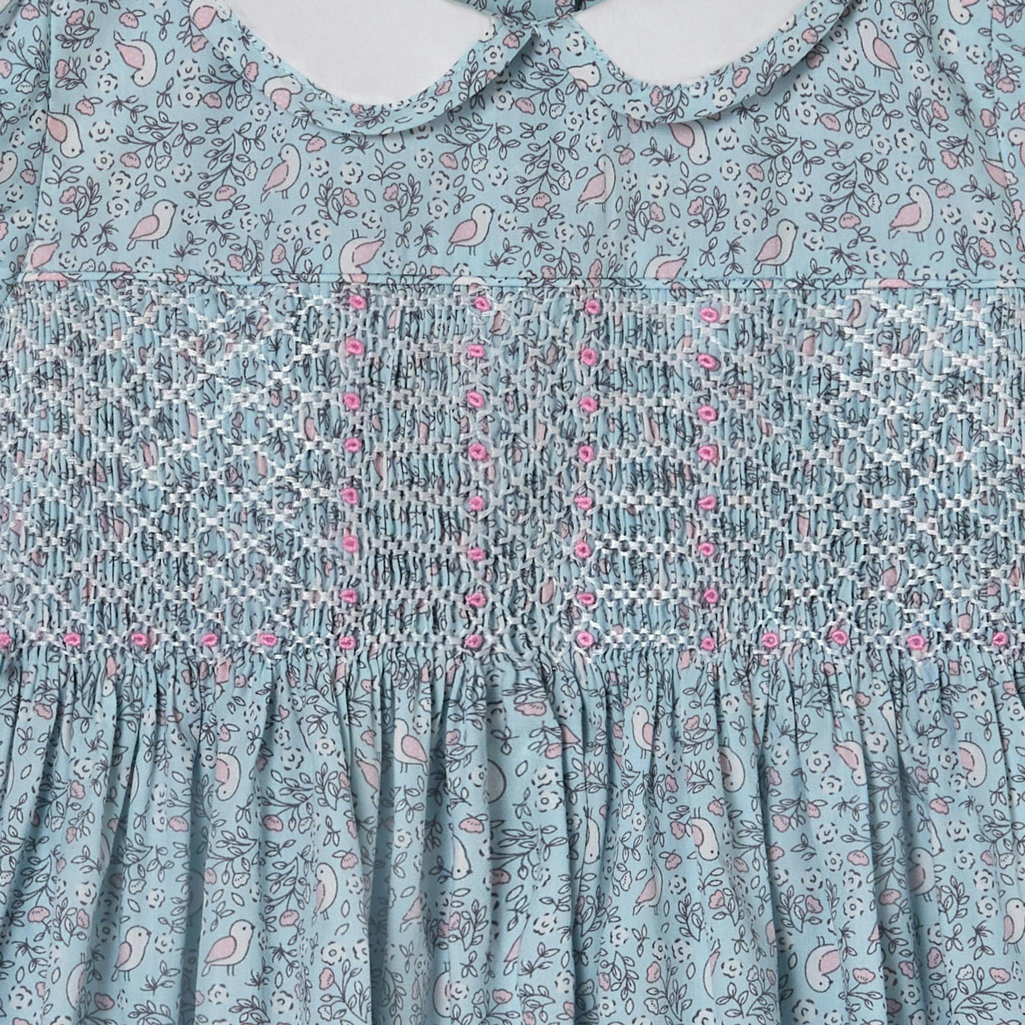 Hand-Smocked Girls Dress - Avis