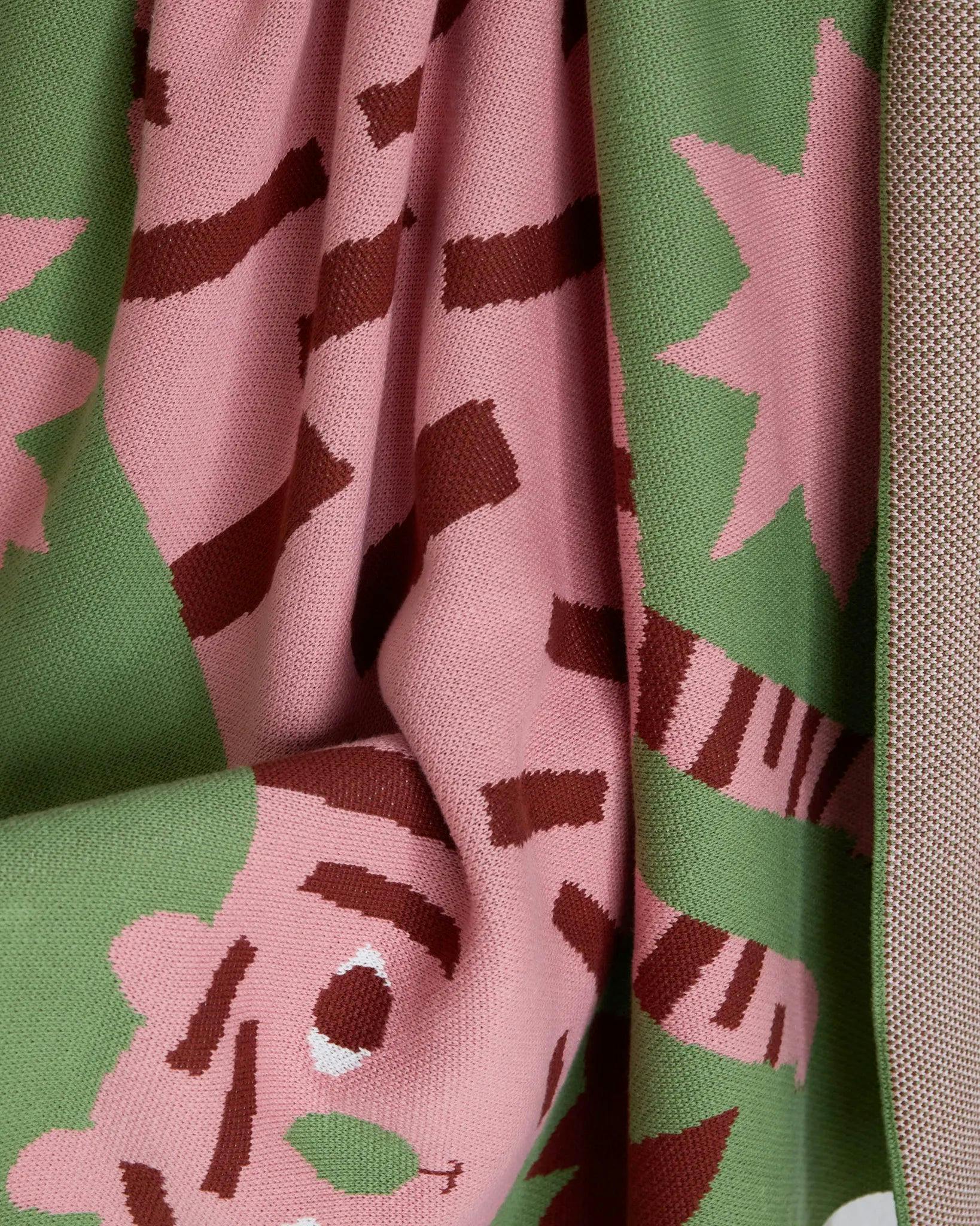 Surprised Tiger Knit Midi Blanket