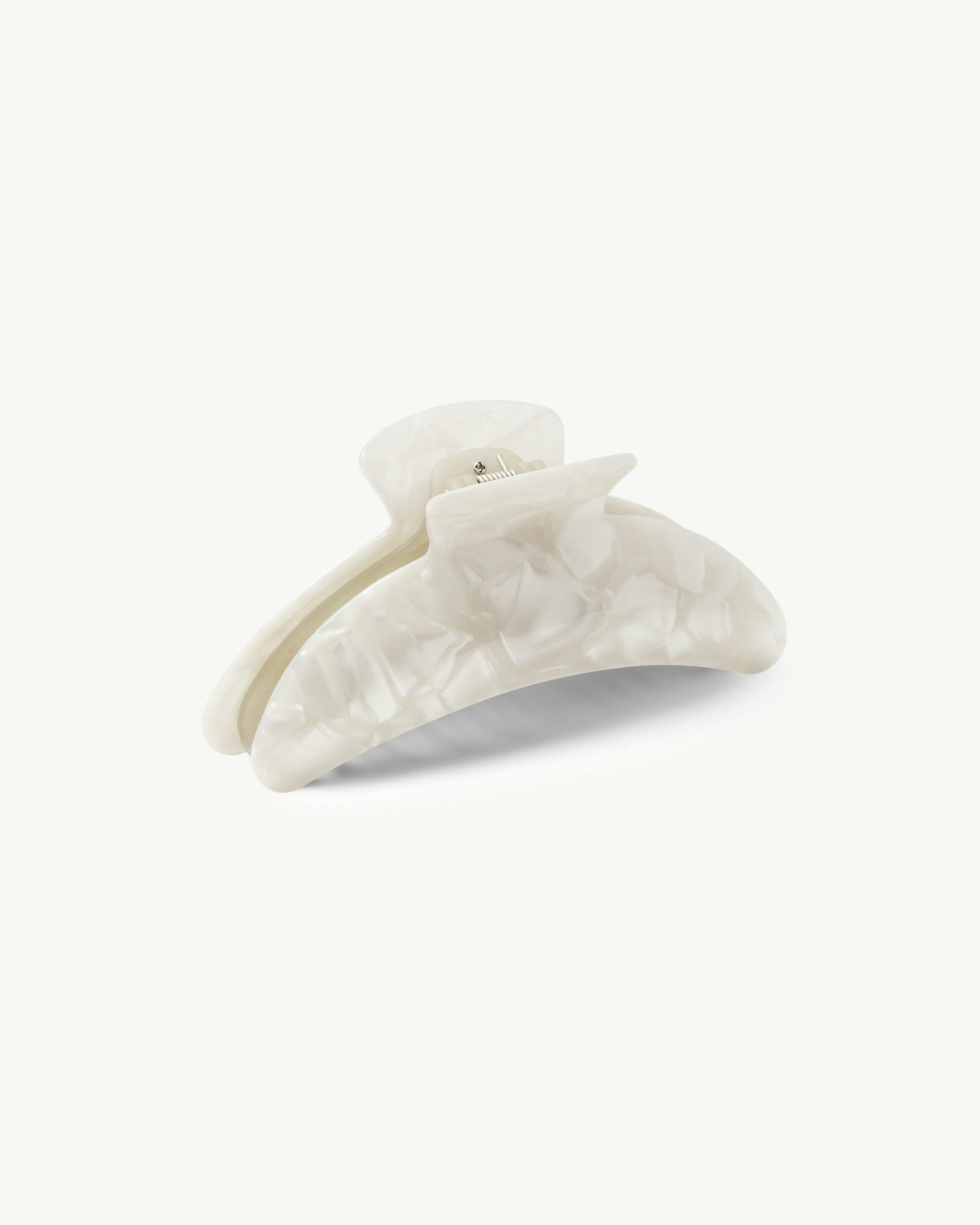 Jumbo Heirloom Claw in White Shell