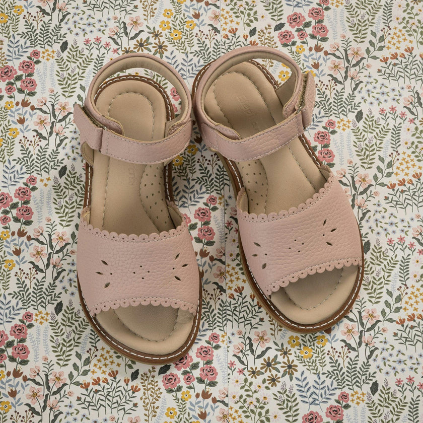 Classic Scallop Sandal | Pink Leather