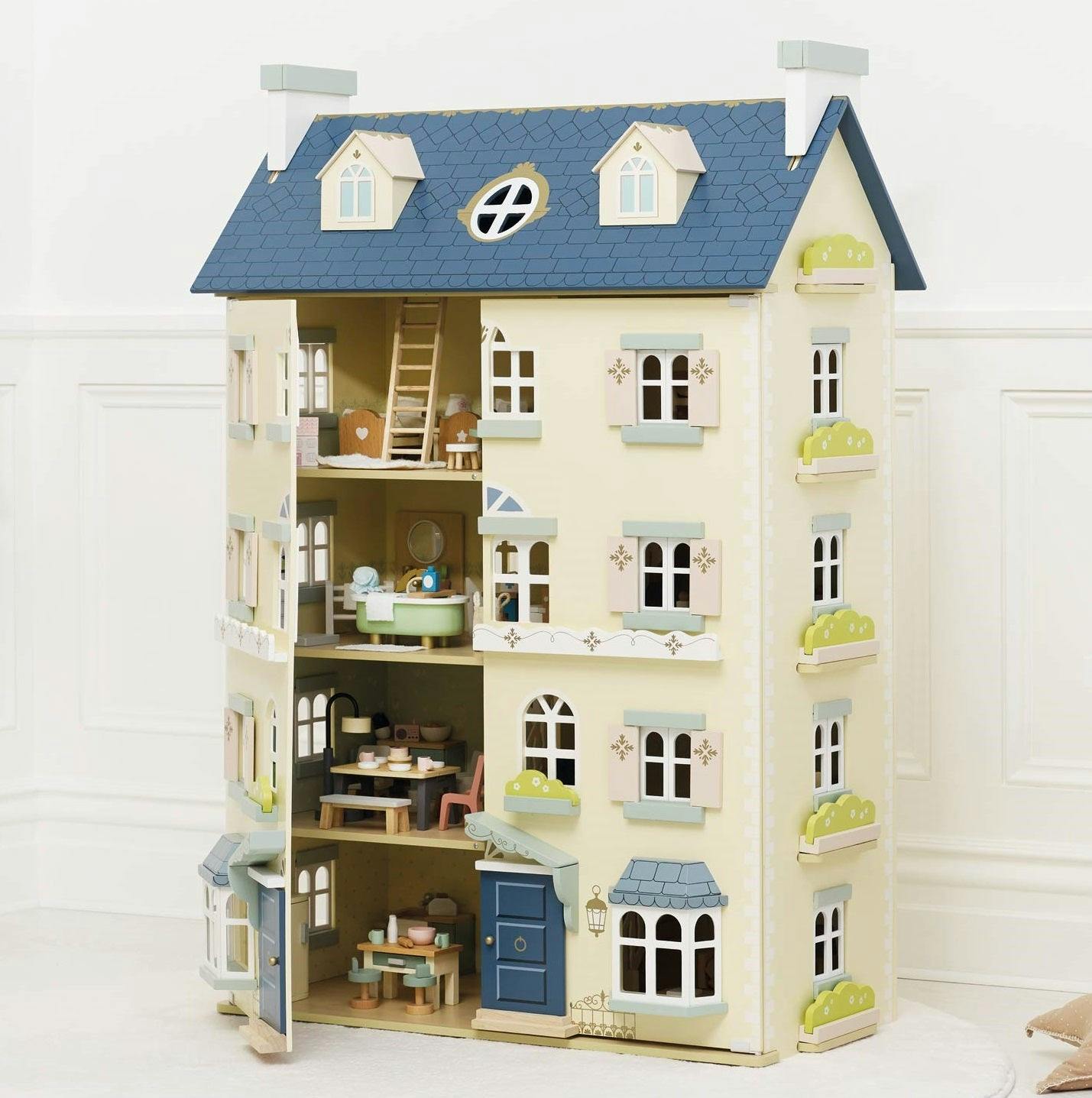 Palace House & Furniture