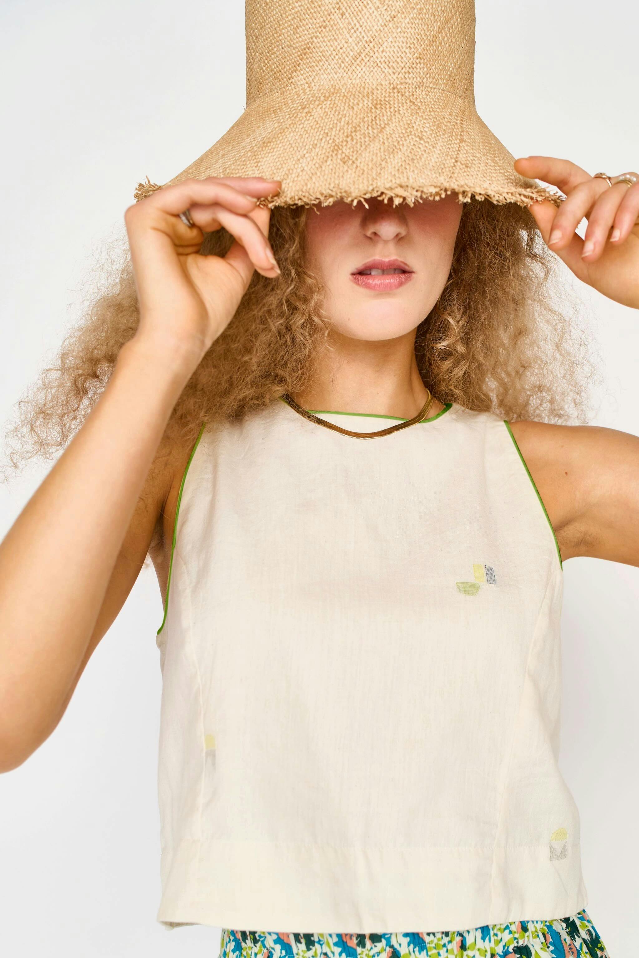 Santanyi Tank, Cream