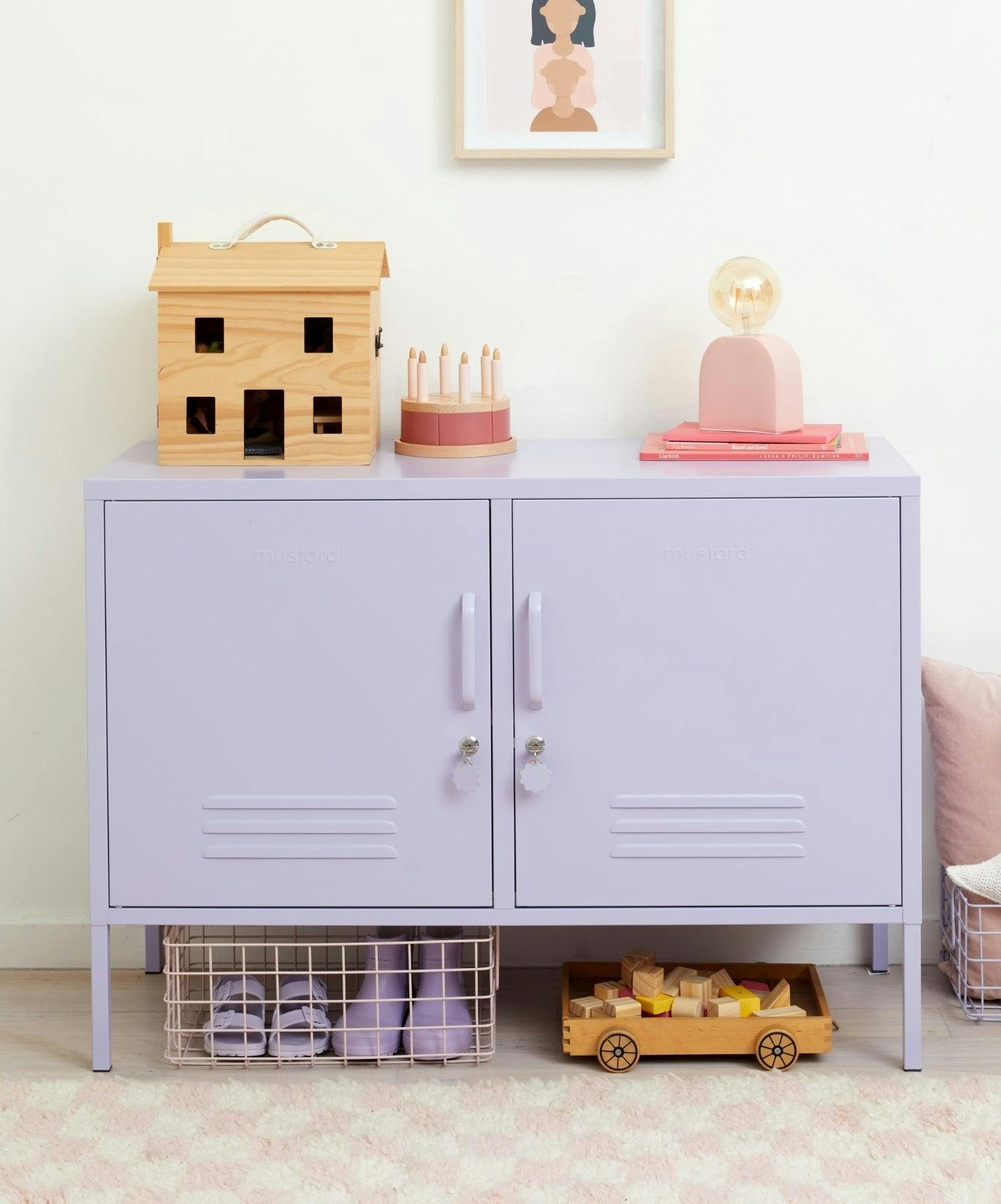The Lowdown in Lilac