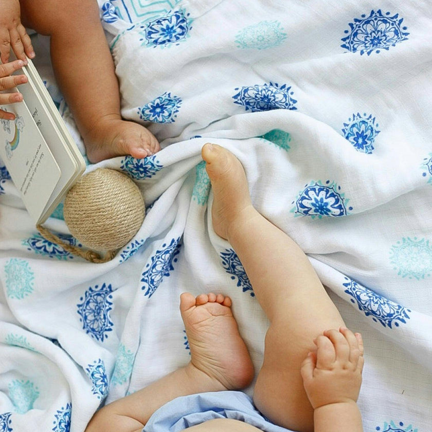 Organic Muslin Four-Layer Reversible Snug Blanket