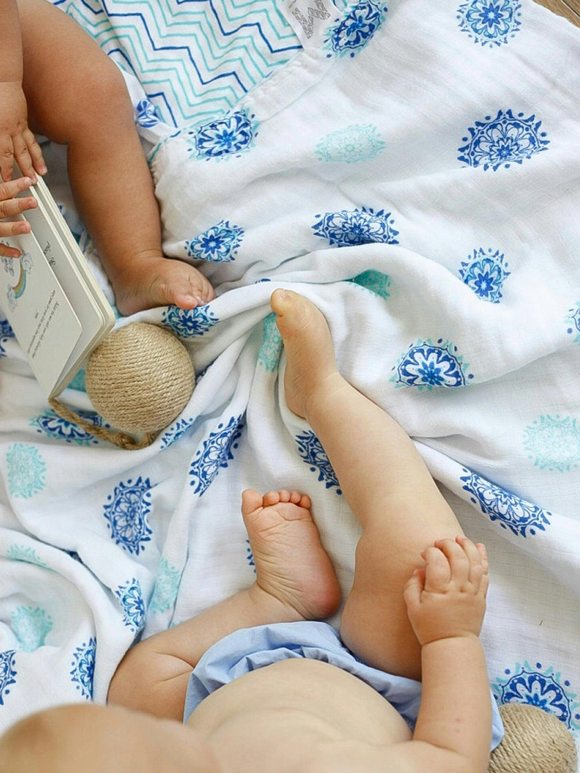 Organic Muslin Four-Layer Reversible Snug Blanket