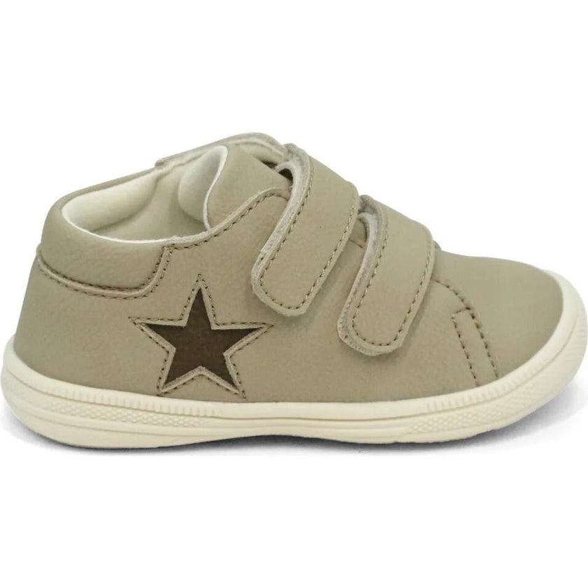 Leo Star Sneaker