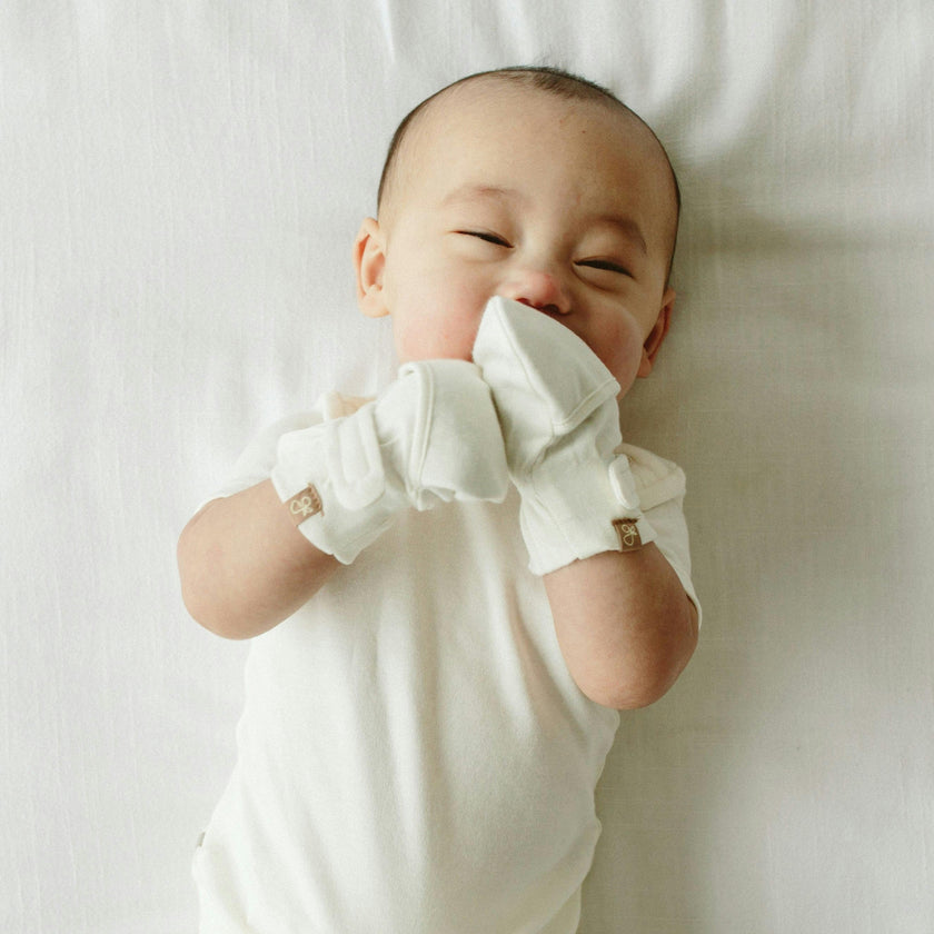 STAY ON MITTS | CLOUD — Bamboo Organic Cotton Blend, 0–6M