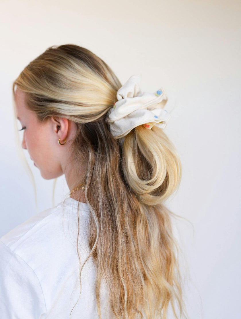 CREAM FARMERS MARKET CORSET SCRUNCHIE