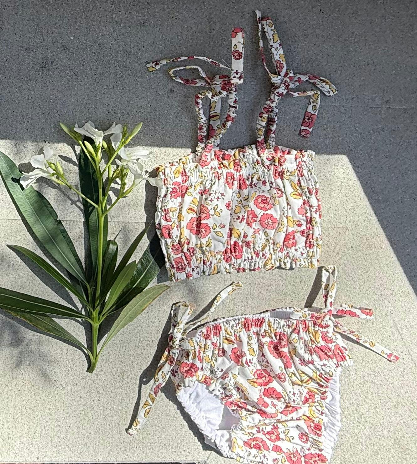 Arena Girls' Bikini – Red Floral Print