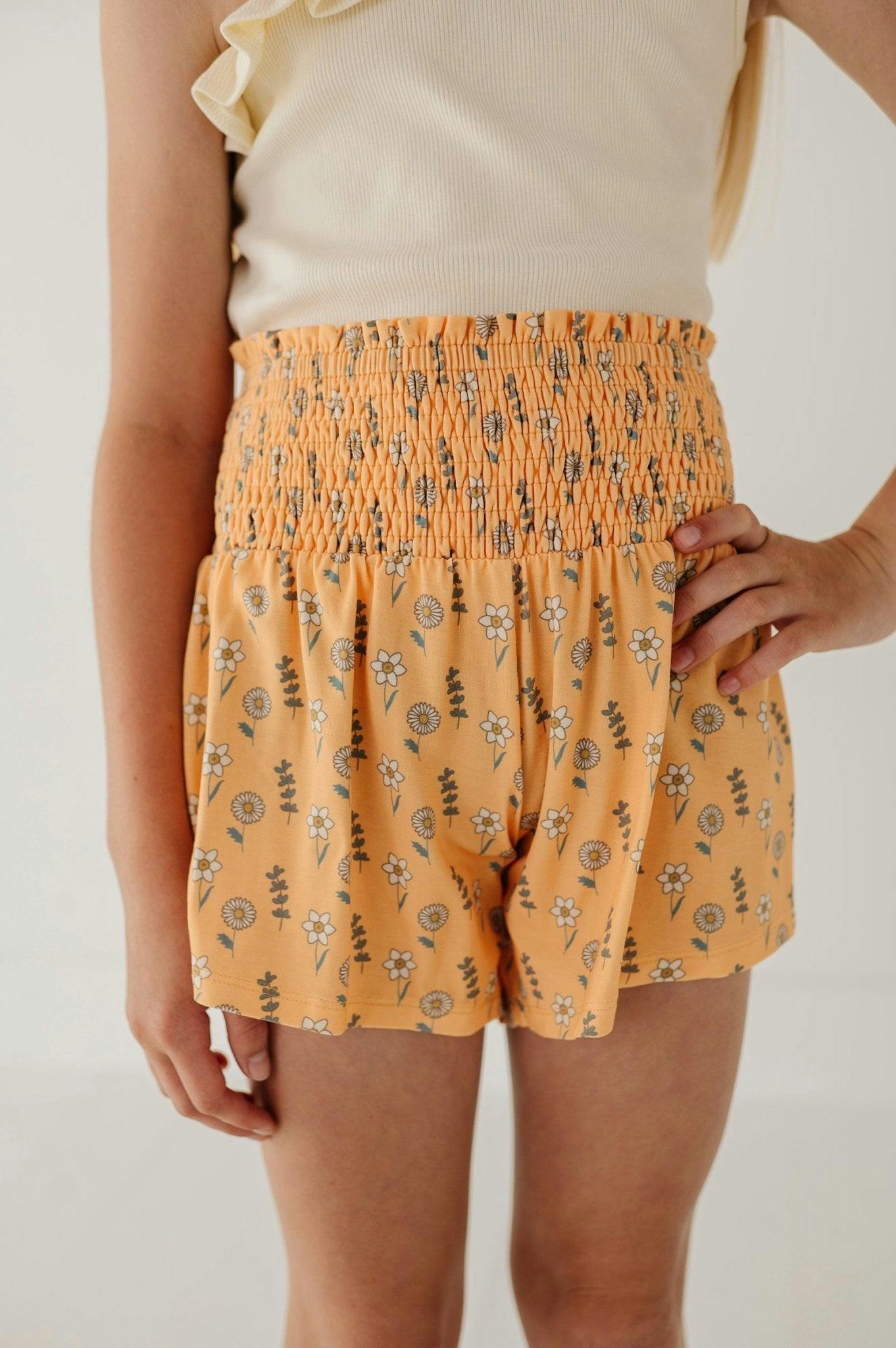 Girls Flowy Short in Mini Golden Floral