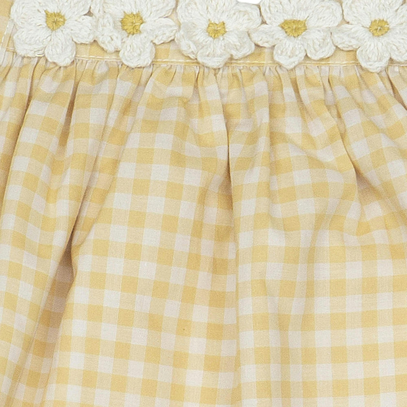 Crochet Daisy Set in Yellow Gingham