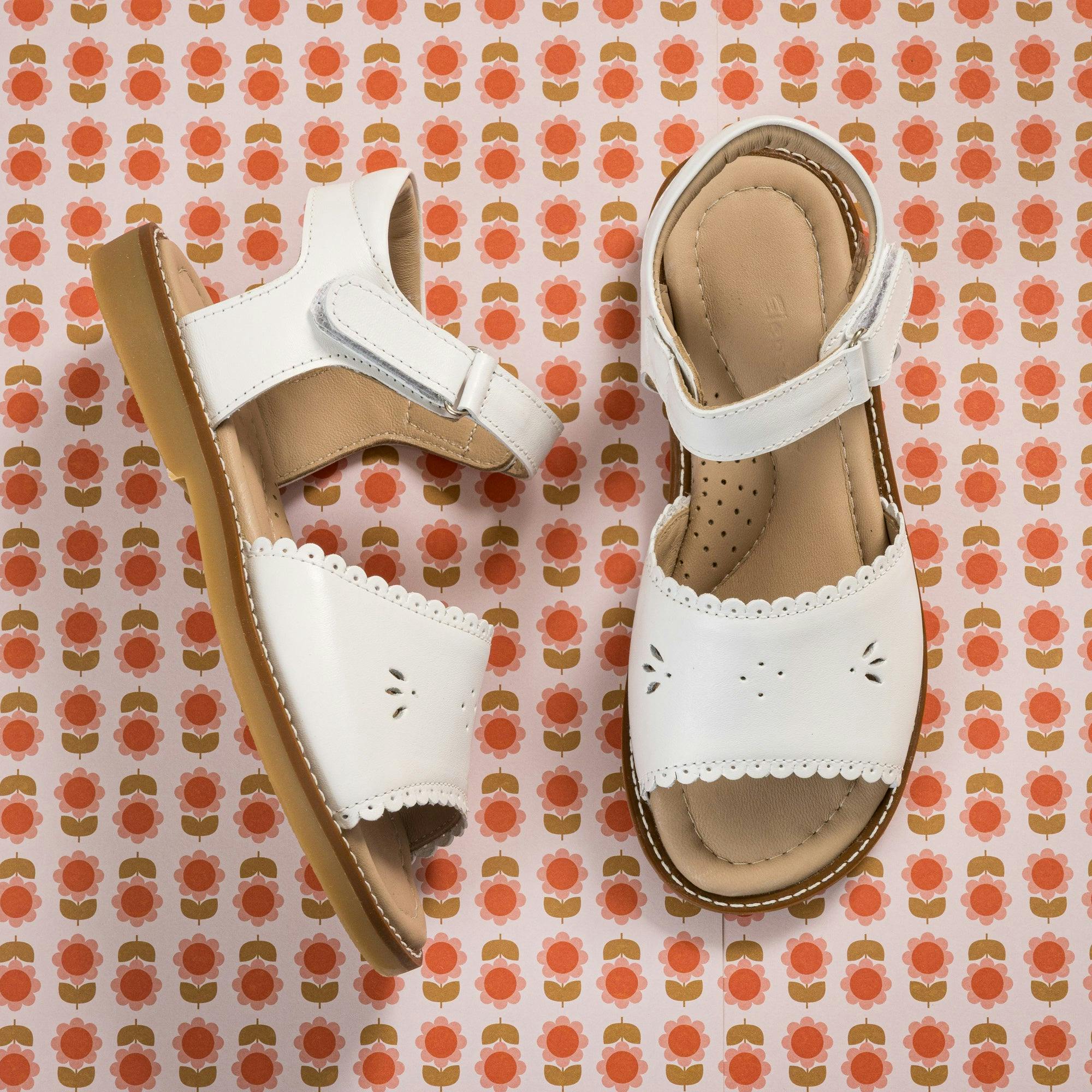 Classic Scallop Sandal | White Leather