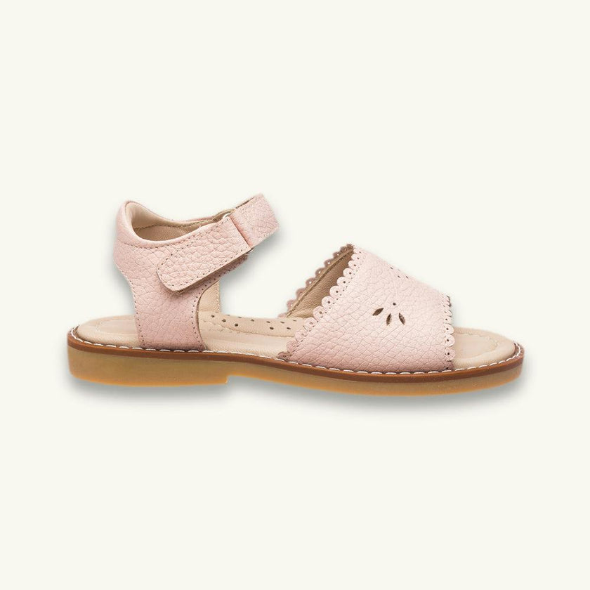 Classic Scallop Sandal | Pink Leather