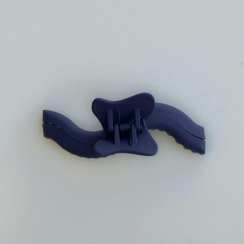 KAXI WAVY MIDI HOLD EVERYTHING CLAW