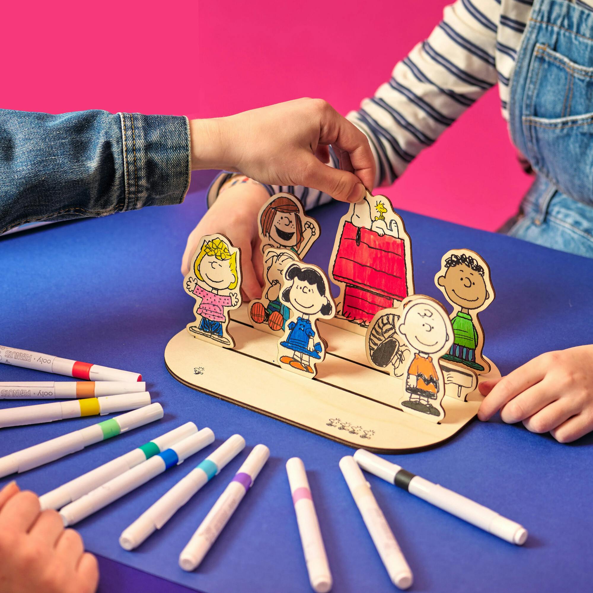 OOLY x Peanuts Color-In Wooden Scene Kit - 12 Paint Markers