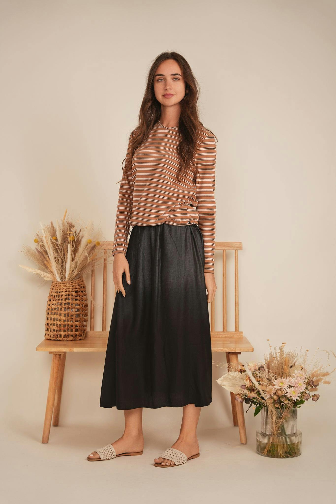 Ribbed Striped V Neck Tee With Bungee Rope