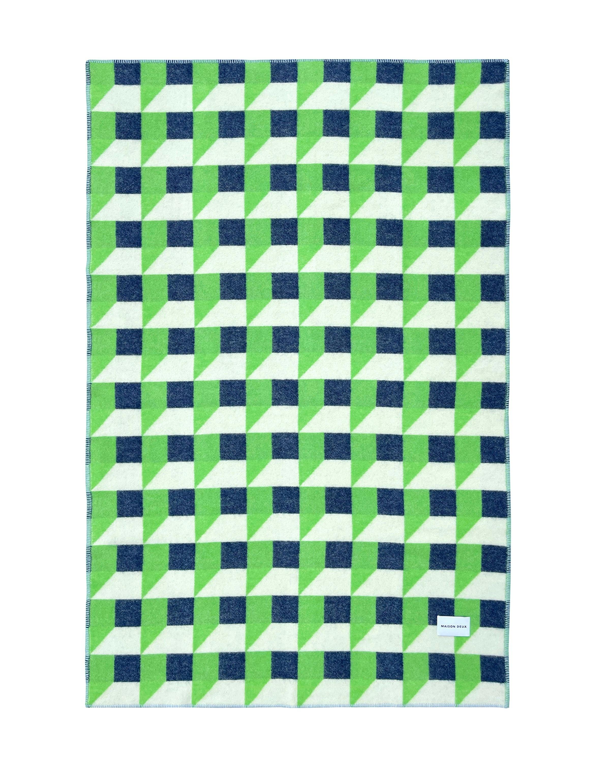 Blanket CUBICS Apple / Navy Print 4.25 x 6.5ft