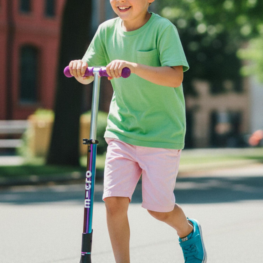 Micro Maxi Foldable LED Neochrome Scooter