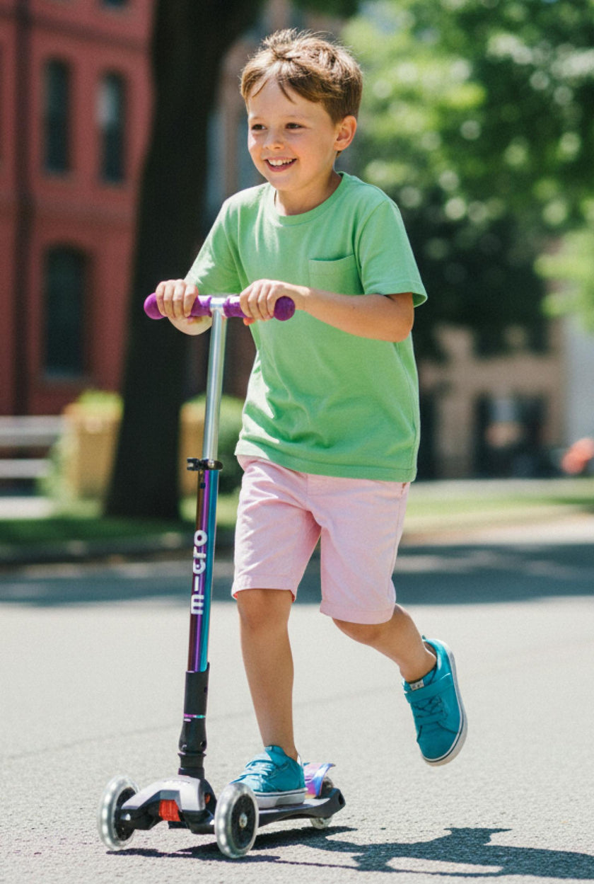 Micro Maxi Foldable LED Neochrome Scooter